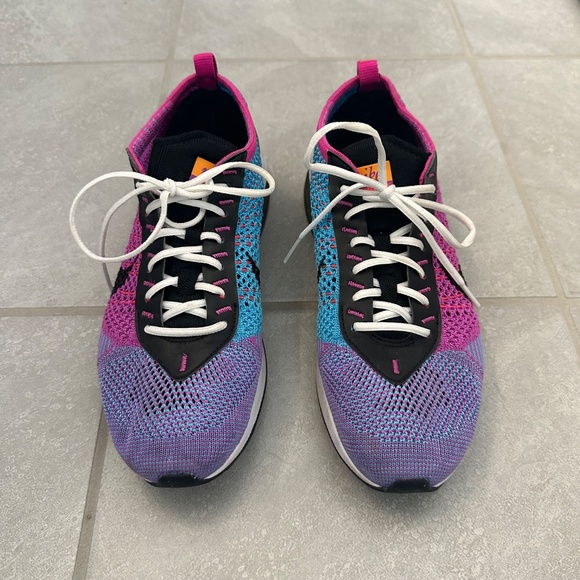 Nike Women's Air Max Flyknit Racer - Picture 3 of 4